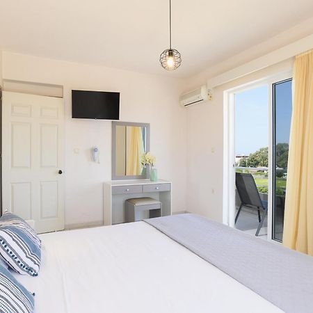 יאליסוס Eugenia Studios & Apartments מראה חיצוני תמונה