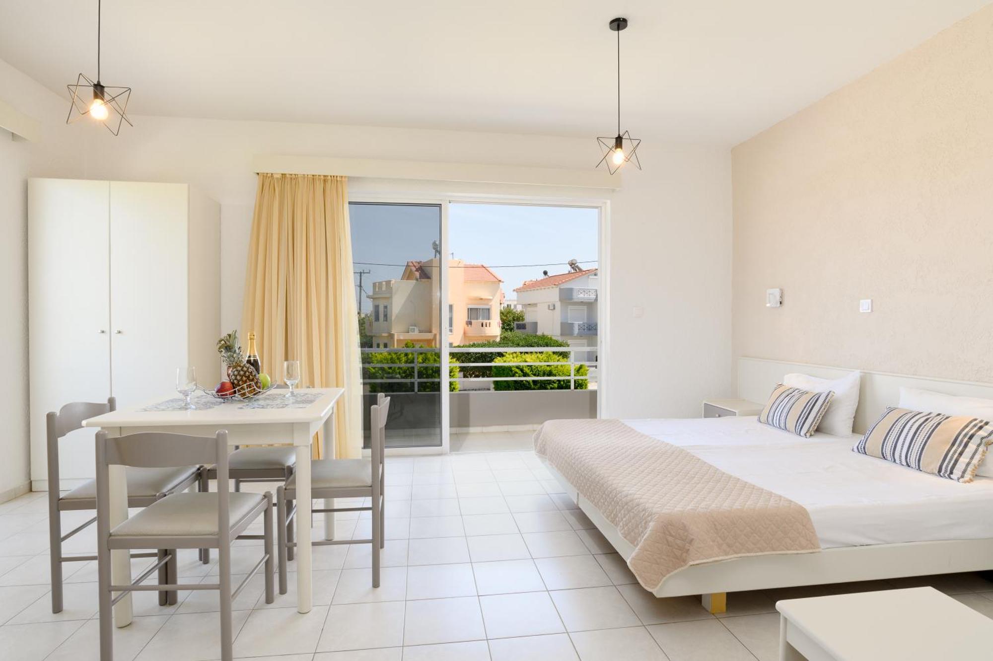 יאליסוס Eugenia Studios & Apartments מראה חיצוני תמונה