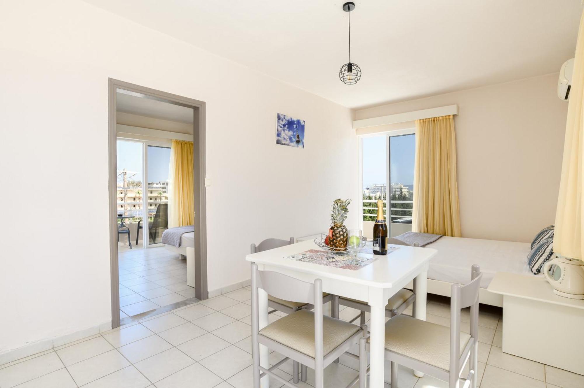 יאליסוס Eugenia Studios & Apartments מראה חיצוני תמונה