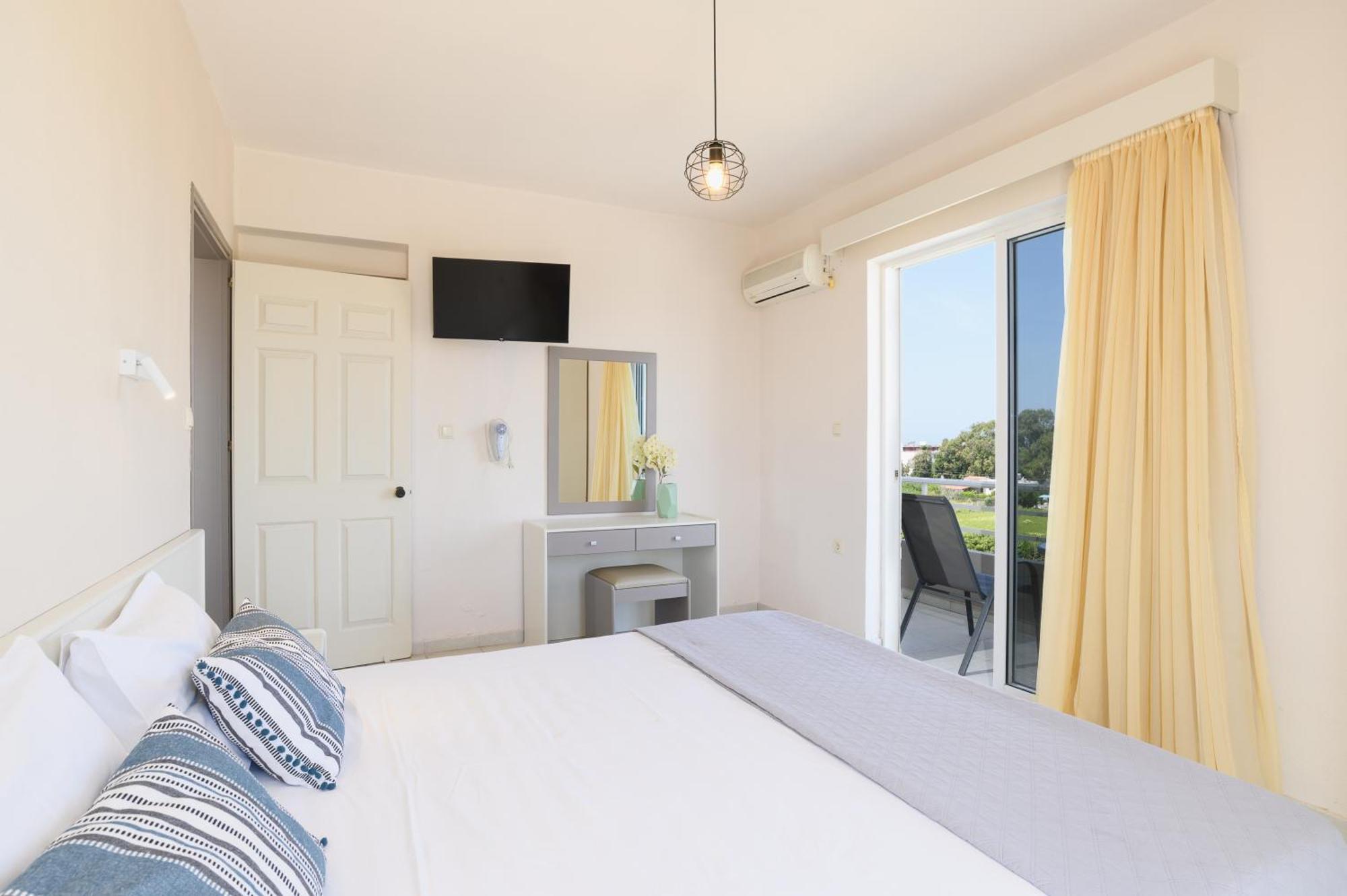 יאליסוס Eugenia Studios & Apartments מראה חיצוני תמונה