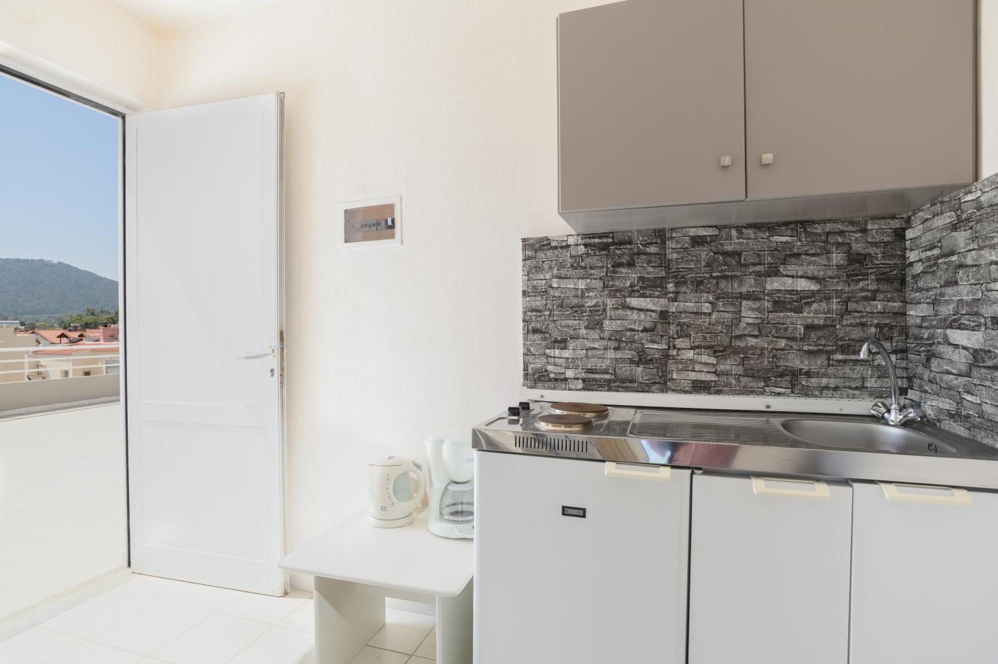 יאליסוס Eugenia Studios & Apartments מראה חיצוני תמונה